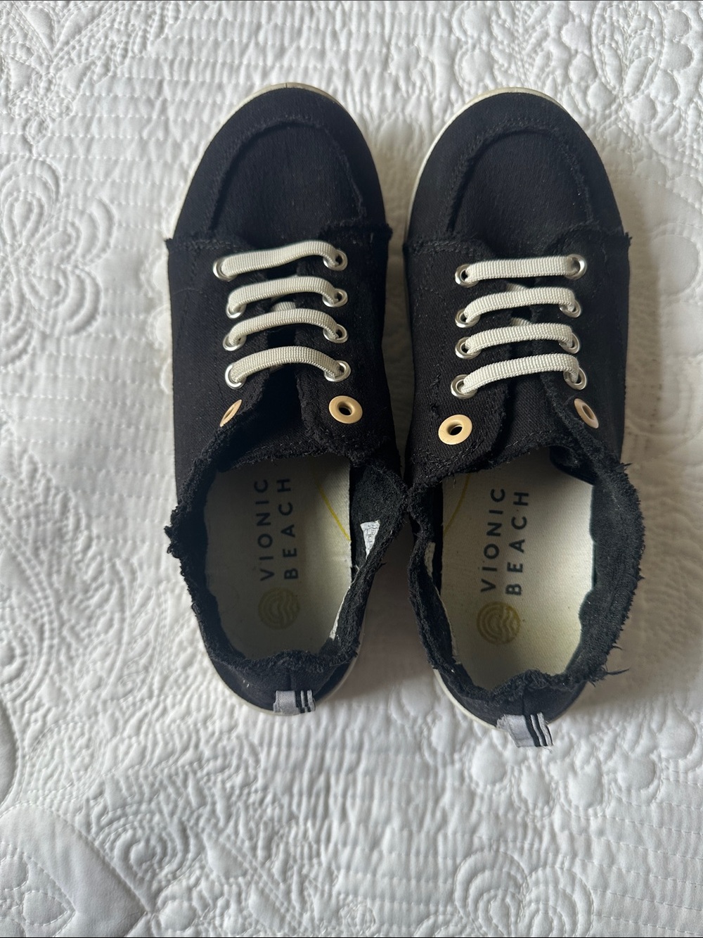 Vionic beach shoe. Frayed edges for casual look